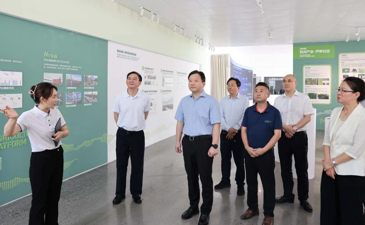 四川省委常委、成都市委書記曹立軍調研 新津區國家數字設施農業創新應用基地