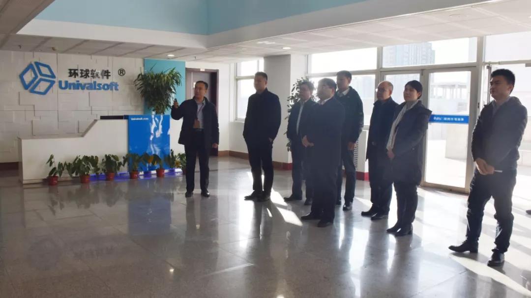 壽光副市長劉瑩有帶領華戎集團客戶實地參觀壽光大數據項目建設