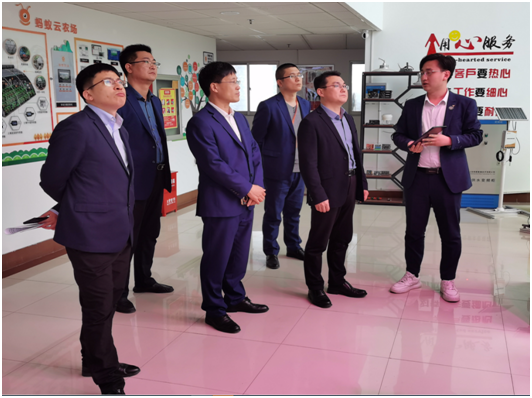 市金融投資集團董事長楊云龍蒞臨環球軟件調研